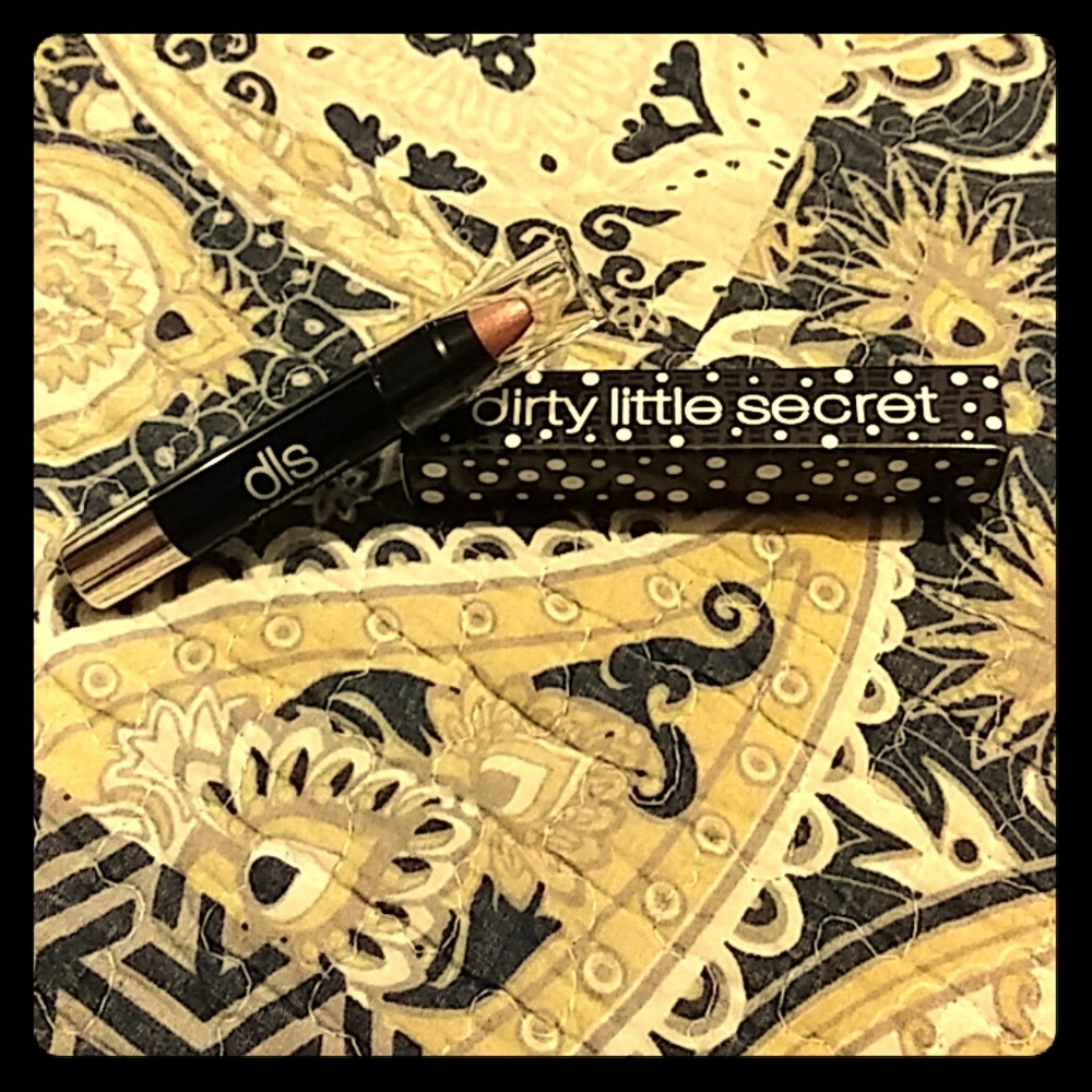 🔥On Sale Today Only🔥BNIB! Eyeshadow crayon!